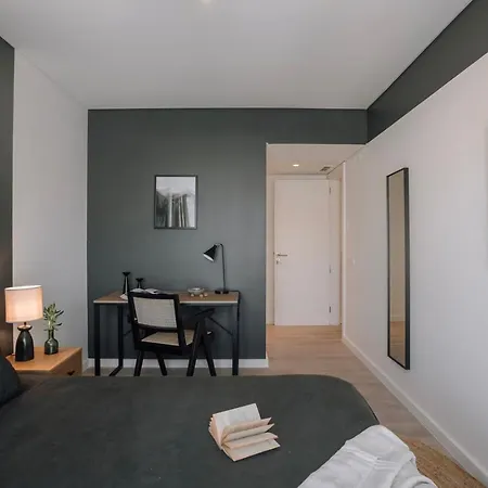 Ade - 2 Bedrooms And Parking In Alcantara Appartement